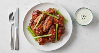 Куриные крылья с соусом ранч