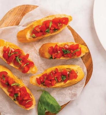 Хрустящая брускетта с помидорами и базиликом