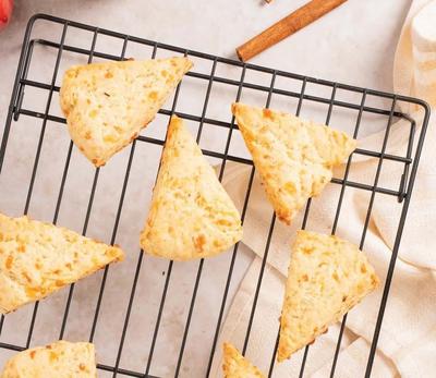 Сконы с розмарином и сыром