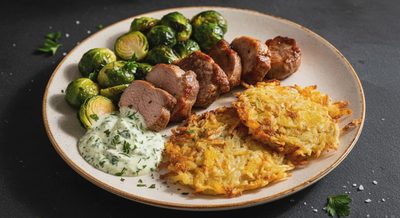 Свиные медальоны с картофельными рёшти и брюссельской капустой